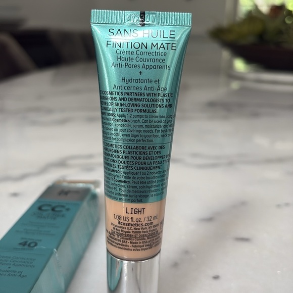 π₯ NEW IT Cosmetics Cc+ Foundation Oil Free Matte Color Light Full Size 1.08 oz - Picture 2 of 4